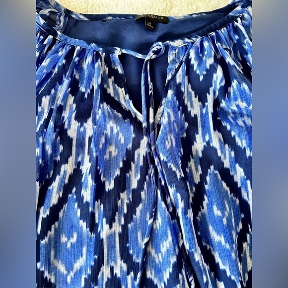 Talbots Top Blue Ikat Diamond Pattern Tie Neck Floaty Short Sleeves size 1X - Picture 14 of 16